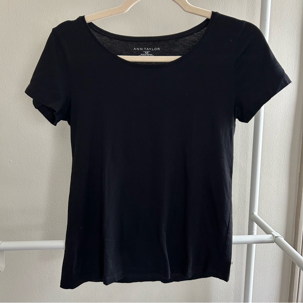 ⭐️ Ann Taylor Factory black tee shirt